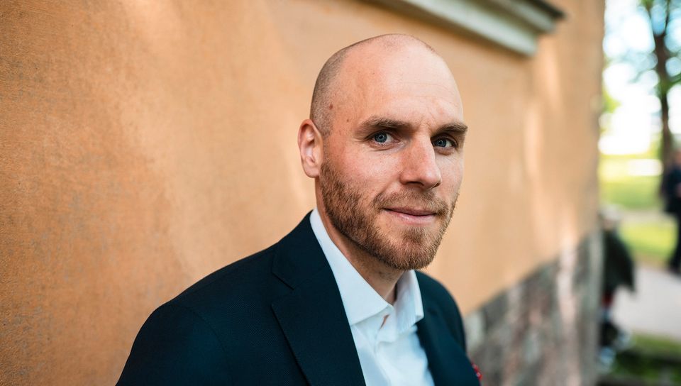 Timo Furuholm: Alustafirmojen halvat taksikyydit revitään kuljettajien selkänahasta | Vasemmistoliitto