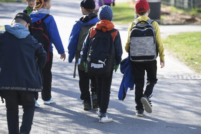Strandman vaatii koululaisten kesälomien siirtämistä kahdella viikolla - asia etenee valmisteluun: "Tämä on yksi onnistumisistani kansanedustajana" - Suomen Uutiset