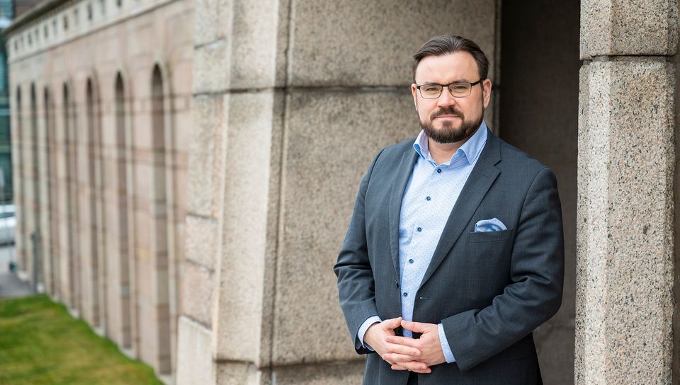 Johannes Yrttiaho: Hankintalaki kiihdyttää yksityistämistä ja heikentää työehtoja | Vasemmistoliitto