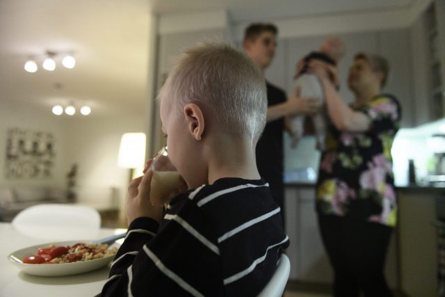 Rostila varoittaa: Sinipuna sivuuttaisi syntyvyyskriisin? - Suomen Uutiset