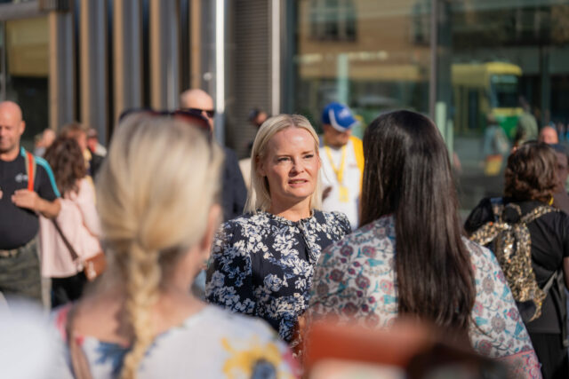 PS-Naiset jalkautui Piritorille – valtiovarainministeri Riikka Purran luokse muodostui ajoittain jono - Suomen Uutiset