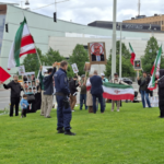 Iranin islamistisen hallinnon liput liehuivat Eduskuntatalolla - mielenosoittajat huusivat "Allahu akbaria" - Suomen Uutiset