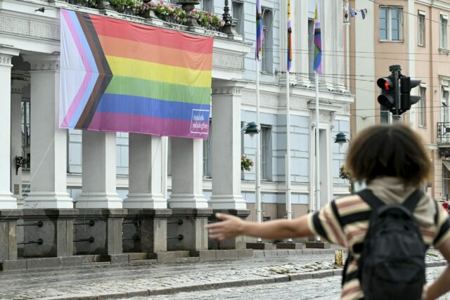 Helsinki Pride järjestää penistyöpajan teinitytöille  - Aittakumpu: Kantaako Helsingin kaupunki vastuun nuorten mielenterveydestä? - Suomen Uutiset