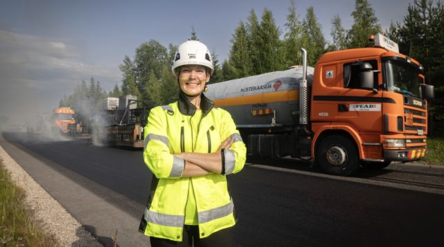 Ministeri Ranteelle tunnustusta tieverkon kunnon vahvistamisesta - ”Poikkeuksellisen merkittävää ja vaikuttavaa työtä” - Suomen Uutiset